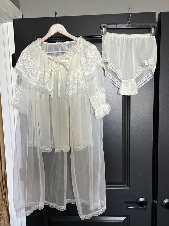 Other - Vintage Sheer Lace Peignoir Set - Cream